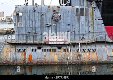 LONG BEACH, KALIFORNIEN - 14. JUNI 2023: Nahaufnahme des Skorpion ein U-Boot der Foxtrot-Klasse aus der Sowjetzeit im Queen Mary Hotel. Stockfoto