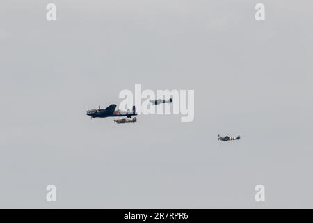 Brentwood, Großbritannien. , . Flypast über Essex gesehen für seine Majestät König Charles III. Geburtstagsflugzeug von der anderen Seite der Royal Navy, Die britische Armee und die Royal Air Force nehmen an einer spektakulären Fahrt über die Mall und den Buckingham Palace Teil, die von ihren Majestäten König und Königin zusammen mit anderen Mitgliedern der königlichen Familie Credit: Richard Lincoln/Alamy Live News beobachtet wird Stockfoto