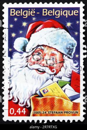 BELGIEN - CA. 2005: Auf einem in Belgien gedruckten Stempel sind der Weihnachtsmann, Weihnachten und Neujahr, ca. 2005, zu sehen Stockfoto