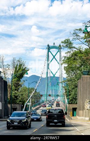 Vancouver, BC, Kanada - Juli 2022; Fahrer aus Richtung Norden: Die Lions Gate Bridge auf dem Highway 99, Fraser Delta Thruway oder Sea t Stockfoto