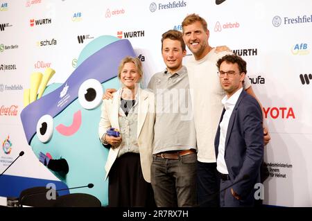 Maskottchen Unity, Britta Heidemann, Louis Kleemeyer, Dirk Nowitzki und Sven Albrecht bei der Pressekonferenz zu den Special Olympics World Games Berlin 2023 in der Messe Berlin. Berlin, 17.06.2023 Stockfoto