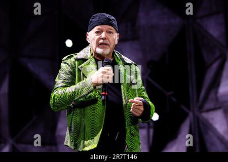 Rom, Italien. 16. Juni 2023. Der Sänger und Songwriter Vasco Rossi tritt live in einem Konzert im Olimpic Stadium in Rom auf. Kredit: SOPA Images Limited/Alamy Live News Stockfoto