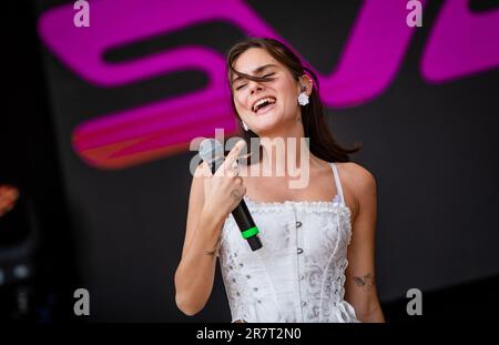 Neuhausen Ob Eck, Deutschland. 17. Juni 2023. Sänger Svea spielt beim Southside Festival 2023. Das Rockfestival ist eines der größten deutschen Open-Air-Festivals. Kredit: Christoph Schmidt/dpa/Alamy Live News Stockfoto