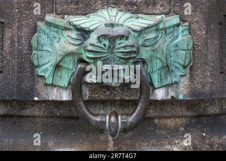 Brunnenskulptur am Kaiser-Wilhelm-Denkmal am Deutschen Eck, Koblenz, Rheinland-Pfalz Stockfoto