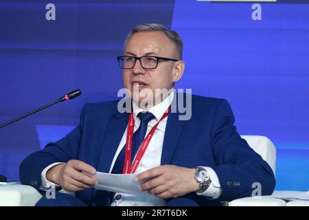 Nikolay Korchunow, Botschafter des Außenministeriums der Russischen Föderation, Vorsitzender der leitenden Arktis-Beamten, Arktis-Rat nimmt an einer Sitzung über den russischen arktischen Brennpunkt Teil. Die „Russische Arktis – Brennpunkt. Die Schutzgebiete der Sitzung des 21. Jahrhunderts fanden am 16. Juni in St. Petersburg (am St. Petersburg International Economic Forum) als Teil des Plans für die Veranstaltungen des russischen Vorsitzes des Arktischen Rates in den Jahren 2021-2023, der von der Roscongress Foundation organisiert wird. Stockfoto