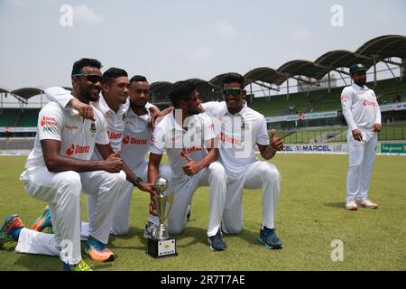 Bangladesch, fünf Schritte von links Ebadot Hossain, Taskin Ahmed, Shariful Islam, Khaled Ahmed und ungekapselter Muschfik Hasan, die Fotos entlang der postieren Stockfoto