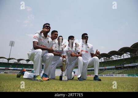 Bangladesch, fünf Schritte von links Ebadot Hossain, Taskin Ahmed, Shariful Islam, Khaled Ahmed und ungekapselter Muschfik Hasan, die Fotos entlang der postieren Stockfoto