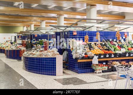 Der öffentliche Markt Mercado Municipal de Lagos in der Altstadt von Lagos an der Algarve, Portugal Stockfoto