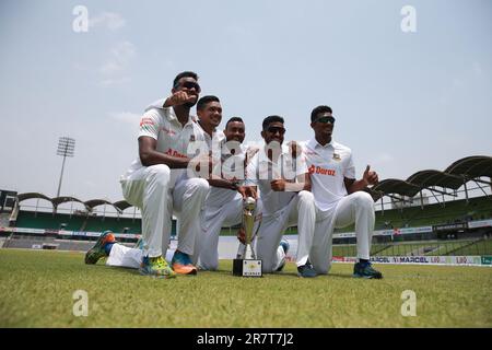 Bangladesch, fünf Schritte von links Ebadot Hossain, Taskin Ahmed, Shariful Islam, Khaled Ahmed und ungekapselter Muschfik Hasan, die Fotos entlang der postieren Stockfoto