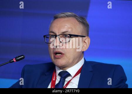 Nikolay Korchunow, Botschafter des Außenministeriums der Russischen Föderation, Vorsitzender der leitenden Arktis-Beamten, Arktis-Rat nimmt an einer Sitzung über den russischen arktischen Brennpunkt Teil. Die „Russische Arktis – Brennpunkt. Die Schutzgebiete der Sitzung des 21. Jahrhunderts fanden am 16. Juni in St. Petersburg (am St. Petersburg International Economic Forum) als Teil des Plans für die Veranstaltungen des russischen Vorsitzes des Arktischen Rates in den Jahren 2021-2023, der von der Roscongress Foundation organisiert wird. (Foto: Maksim Konstantinov/SOPA Images/Sipa USA) Stockfoto
