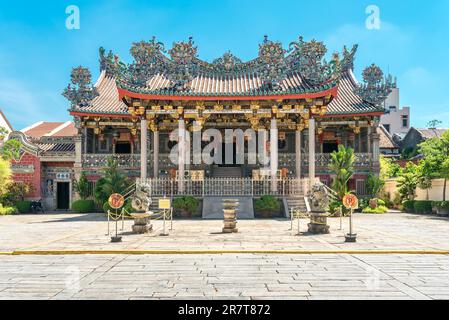 Das Khoo Kongsi ist ein großes chinesisches Clanhouse mit aufwändiger und hoch verzierter Architektur, ein Zeichen der dominanten Präsenz der Chinesen in Stockfoto