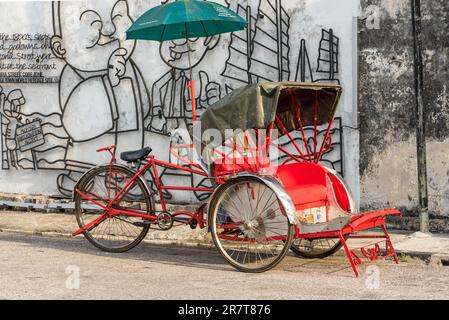 Geparkte Rikscha in der Altstadt von Penang, George Town Stockfoto