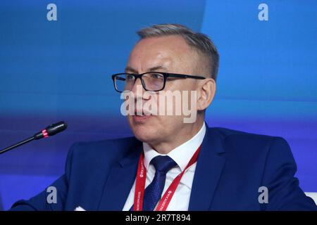 Nikolay Korchunow, Botschafter des Außenministeriums der Russischen Föderation, Vorsitzender der leitenden Arktis-Beamten, Arktis-Rat nimmt an einer Sitzung über den russischen arktischen Brennpunkt Teil. Die „Russische Arktis – Brennpunkt. Die Schutzgebiete der Sitzung des 21. Jahrhunderts fanden am 16. Juni in St. Petersburg (am St. Petersburg International Economic Forum) als Teil des Plans für die Veranstaltungen des russischen Vorsitzes des Arktischen Rates in den Jahren 2021-2023, der von der Roscongress Foundation organisiert wird. (Foto: Maksim Konstantinov/SOPA Images/Sipa USA) Stockfoto