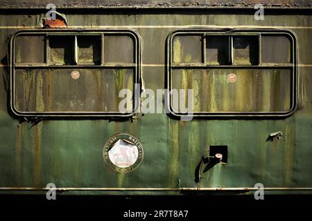 Konservierte Metro-Cammell-Dieselkraftstoffeinheit der Klasse 101 in der Nähe von Grosmont an der North Yorkshire Moors Railway, Großbritannien. Stockfoto