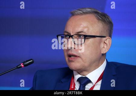 Nikolay Korchunow, Botschafter des Außenministeriums der Russischen Föderation, Vorsitzender der leitenden Arktis-Beamten, Arktis-Rat nimmt an einer Sitzung über den russischen arktischen Brennpunkt Teil. Die „Russische Arktis – Brennpunkt. Die Schutzgebiete der Sitzung des 21. Jahrhunderts fanden am 16. Juni in St. Petersburg (am St. Petersburg International Economic Forum) als Teil des Plans für die Veranstaltungen des russischen Vorsitzes des Arktischen Rates in den Jahren 2021-2023, der von der Roscongress Foundation organisiert wird. (Foto: Maksim Konstantinov/SOPA Images/Sipa USA) Stockfoto