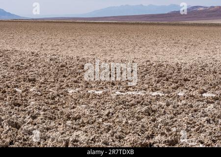 Salzebenen in der Nähe von Badwater, Death Valley National Park, Kalifornien, USA Stockfoto