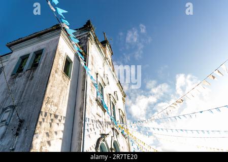 Fassade der katholischen Kirche Matriz in der Stadt Valenca, Bahia, Brasilien. Stockfoto