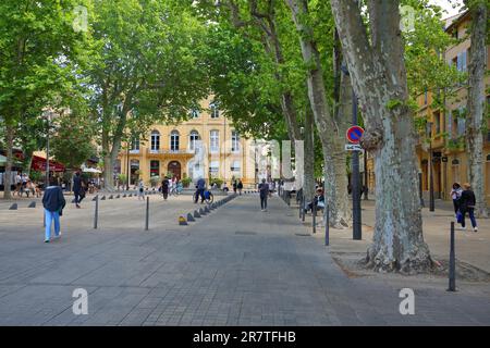 Der berühmte Cours Mirabeau Boulevard mit Allee, Fußgängerzone, Straße, Aix-en-Provence, Bouches-du-Rhone, Provence, Frankreich Stockfoto