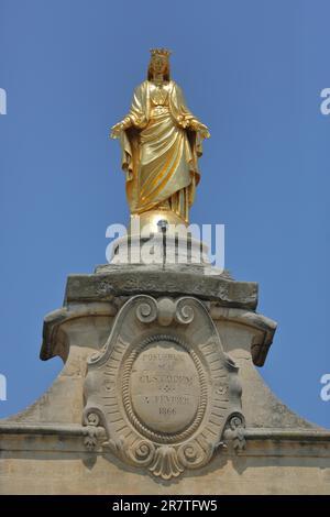 Goldene Mutter Gottes am Stadttor Porte Saint-Jean Johannistor, Jahr 1866, Inschrift, Latein, Port, St, Tarascon, Bouches-du-Rhone, Provence Stockfoto