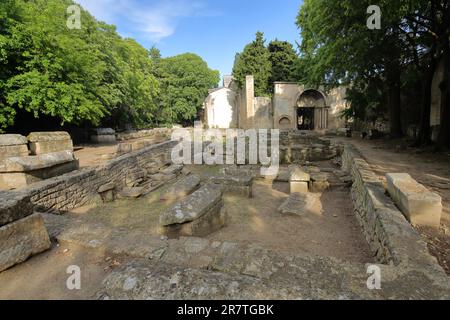 Steinsarkophage, Alyscamps, Nekropole, Grabstätte, Steingräber, Historisch, antik, römisch, Friedhof, Arles, Bouches-du-Rhone, Camargue Stockfoto