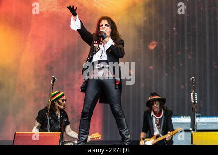 LANDGRAAF - die amerikanische Rockband Hollywood Vampires mit Sängerin Alice Cooper tritt am zweiten Tag der 52. Ausgabe von Pinkpop auf. ANP PAUL VAN BERGEN niederlande raus - belgien raus Stockfoto