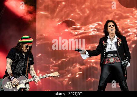 LANDGRAAF - die amerikanische Rockband Hollywood Vampires mit Sängerin Alice Cooper und Gitarrist und Schauspieler Johnny Depp tritt am zweiten Tag der 52. Ausgabe von Pinkpop auf. ANP PAUL VAN BERGEN niederlande raus - belgien raus Stockfoto