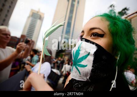 São Paulo SP Brasilien am 17 2023. Juni nehmen Demonstranten am Marihuana-marsch Teil, der diesen Samstag (17) in São Paulo stattfindet. Kredit: Cris Faga/Alamy Live News Stockfoto