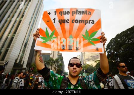 São Paulo SP Brasilien am 17 2023. Juni nehmen Demonstranten am Marihuana-marsch Teil, der diesen Samstag (17) in São Paulo stattfindet. Kredit: Cris Faga/Alamy Live News Stockfoto