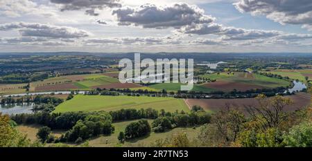 Blick auf das Weser-Tal von der Wiehengebirge Porta Westfalica Deutschland Stockfoto