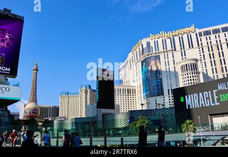 Planet Hollywood Las Vegas Resort & Casino mit dem gefälschten Montgolfier Ballon und Eiffelturm auf dem Las Vegas Strip Las Vegas Nevada USA Stockfoto