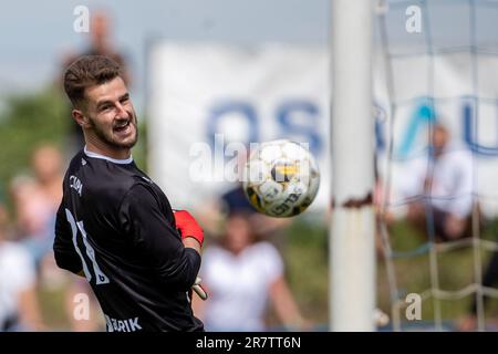 Petrvald, Tschechische Republik. 17. Juni 2023. Der tschechische Fußballspieler Jiri Ciupa in Aktion während des Ausstellungsfußballspiels der Persönlichkeiten Team Baros gegen Team Jankulovski in Petrvald, Region Karvina, 17. Juni 2023. Kredit: Vladimir Prycek/CTK Photo/Alamy Live News Stockfoto