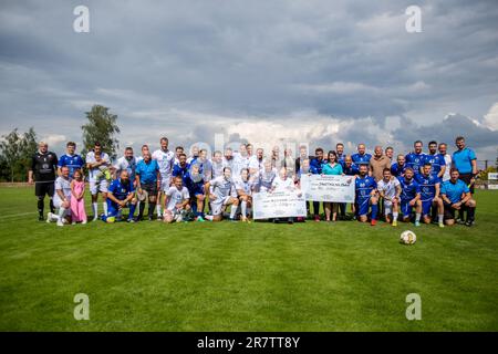 Petrvald, Tschechische Republik. 17. Juni 2023. Das Ausstellungsfußballspiel der Persönlichkeiten Team Baros gegen Team Jankulovski in Petrvald, Region Karvina, 17. Juni 2023. Kredit: Vladimir Prycek/CTK Photo/Alamy Live News Stockfoto