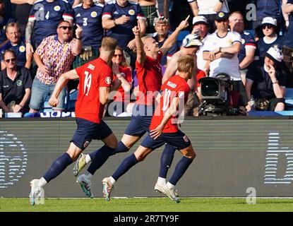 Norwegens Erling Haaland feiert das erste Tor seiner Seite des Spiels am Elfmeterplatz während des UEFA Euro 2024 Qualifying Group A-Spiels im Ullevaal Stadion in Oslo. Foto: Samstag, 17. Juni 2023. Stockfoto