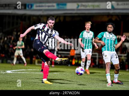 Luke Waterfall während des zweiten Fußballspiels der Sky Bet EFL League zwischen dem Grimsby Town FC und dem Newport County AFC im Blundell Park, Cleethorpes, England Stockfoto