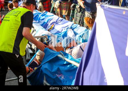 Oslo, Norwegen, 17. Juni 2023. Die schottischen Fans fallen während der Feierlichkeiten im Qualifikationsspiel der EM 2024 zwischen Norwegen und Schottland im Ullevål-Stadion in Oslo ab Credit: Frode Arnesen/Alamy Live News Stockfoto