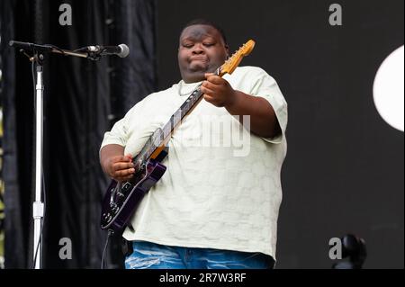 Christone „Kingfish“ Ingram tritt am 2. Tag des Bonnaroo Music & Arts Festivals 2023 am 16. Juni 2023 in Manchester, Tennessee, auf. Foto: Darren Eagles/imageSPACE Stockfoto