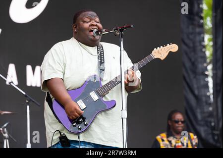 Christone „Kingfish“ Ingram tritt am 2. Tag des Bonnaroo Music & Arts Festivals 2023 am 16. Juni 2023 in Manchester, Tennessee, auf. Foto: Darren Eagles/imageSPACE Stockfoto