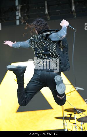 Der AFI-Leadsänger Davey Havok tritt am 2. Tag des Bonnaroo Music & Arts Festivals 2023 am 16. Juni 2023 in Manchester, Tennessee, auf. Foto: Darren Eagles/imageSPACE Stockfoto