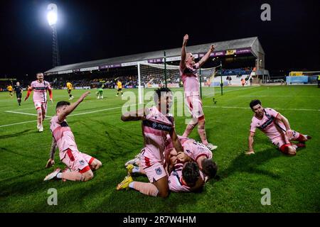 Otis Khan erzielt seinen zweiten Platz beim FA Cup Second Round Fußballspiel zwischen Cambridge United und dem Grimsby Town FC im Abbey Stadium, Cambridge Stockfoto