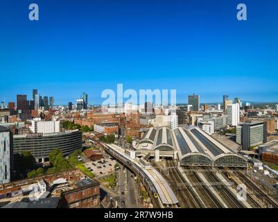 Piccadilly Bahnhof und Skyline Stockfoto