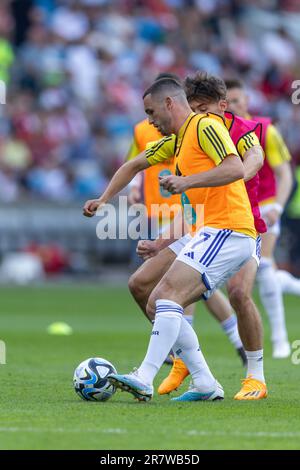 Oslo, Norwegen, 17. Juni 2023 John McGinn aus Schottland, Aufwärmtraining vor der UEFA-Qualifikationsrunde zwischen Norwegen und Schottland im Ullevaal-Stadion in Oslo, Norwegen, Kredit: Nigel Waldron/Alamy Live News Stockfoto