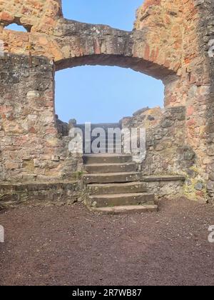 Ein gewölbter Eingang zum Hochburger Schloss. Emmendingen, Deutschland. Stockfoto