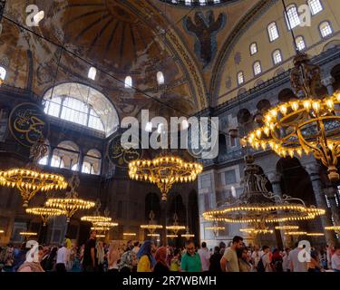 Das Innere der Hagia Sophia Moschee, die zum UNESCO-Weltkulturerbe gehört, in Istanbul, Türkei Stockfoto