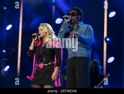 Miranda Lambert und Leon Bridges treten am 2. Tag des CMA Fests im Nissan Stadium am Donnerstag, den 9. Juni 2023 in Nashville, Tennessee, auf. (Foto von: Stockfoto