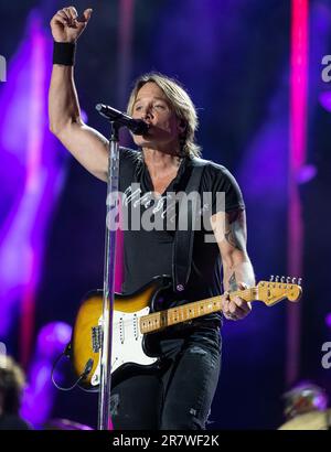 Keith Urban tritt am 2. Tag des CMA Fests im Nissan Stadium am Donnerstag, den 9. Juni 2023, in Nashville, Tennessee auf. (Foto: Amiee Stubbs/images Stockfoto