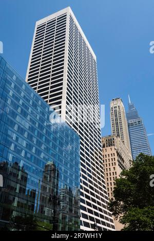 Das Grace Building überblickt den Bryant Park in Midtown Manhattan, New York City, USA 2023 Stockfoto