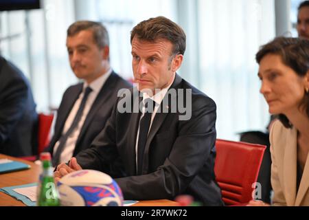 Saint Denis, Frankreich. 17. Juni 2023. Der französische Präsident Emmanuel Macron nimmt an einer Vorbereitungssitzung für die Rugby-Weltmeisterschaft Teil, die vor dem französischen Endspiel der Rugby-Gewerkschaft Top14 zwischen Stade Toulousain Rugby (Toulouse) und Stade Rochelais (La Rochelle) am 17. Juni 2023 im Stade de France in Saint-Denis bei Paris stattfindet. Foto: Eliot Blondet/ABACAPRESS.COM Kredit: Abaca Press/Alamy Live News Stockfoto