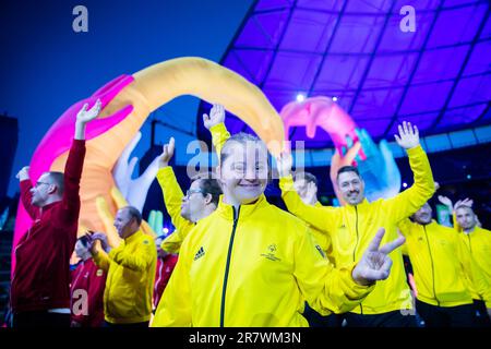 Berlin, Deutschland. 17. Juni 2023. Sportler aus Deutschland kommen im Olympiastadion zur Eröffnungszeremonie der Sonderolympiade 2023 in Berlin an. Kredit: Christoph Soeder/dpa/Alamy Live News Stockfoto