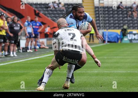 Hull, UK. 17. Juni 2023. Konrad Hurrell #23 von St Helens läuft mit dem Ball während des Spiels Betfred Challenge Cup Hull FC gegen St Helens im MKM Stadium, Hull, Großbritannien, 17. Juni 2023 (Foto von James Heaton/News Images) in Hull, Großbritannien, am 6./17. Juni 2023. (Foto: James Heaton/News Images/Sipa USA) Guthaben: SIPA USA/Alamy Live News Stockfoto