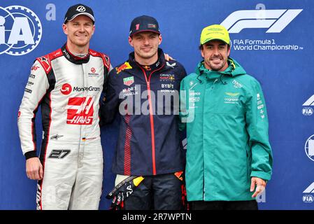 Montreal, Kanada. 17. Juni 2023. Qualifizierung der Top 3 im Parc Ferme (L bis R): Nico Hulkenberg (GER) Haas F1 Team, Zweiter; Max Verstappen (NLD) Red Bull Racing, Pole Position; Fernando Alonso (ESP) Aston Martin F1 Team, Dritter. 17.06.2023. Formel-1-Weltmeisterschaft, Rd 9, Canadian Grand Prix, Montreal, Kanada, Qualifikationstag. Das Foto sollte wie folgt lauten: XPB/Press Association Images. Kredit: XPB Images Ltd/Alamy Live News Stockfoto